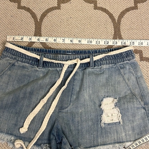 aerie Distressed Raw Hem Pull on Mini Light Wash Denim Shorts Size Small - Picture 9 of 14